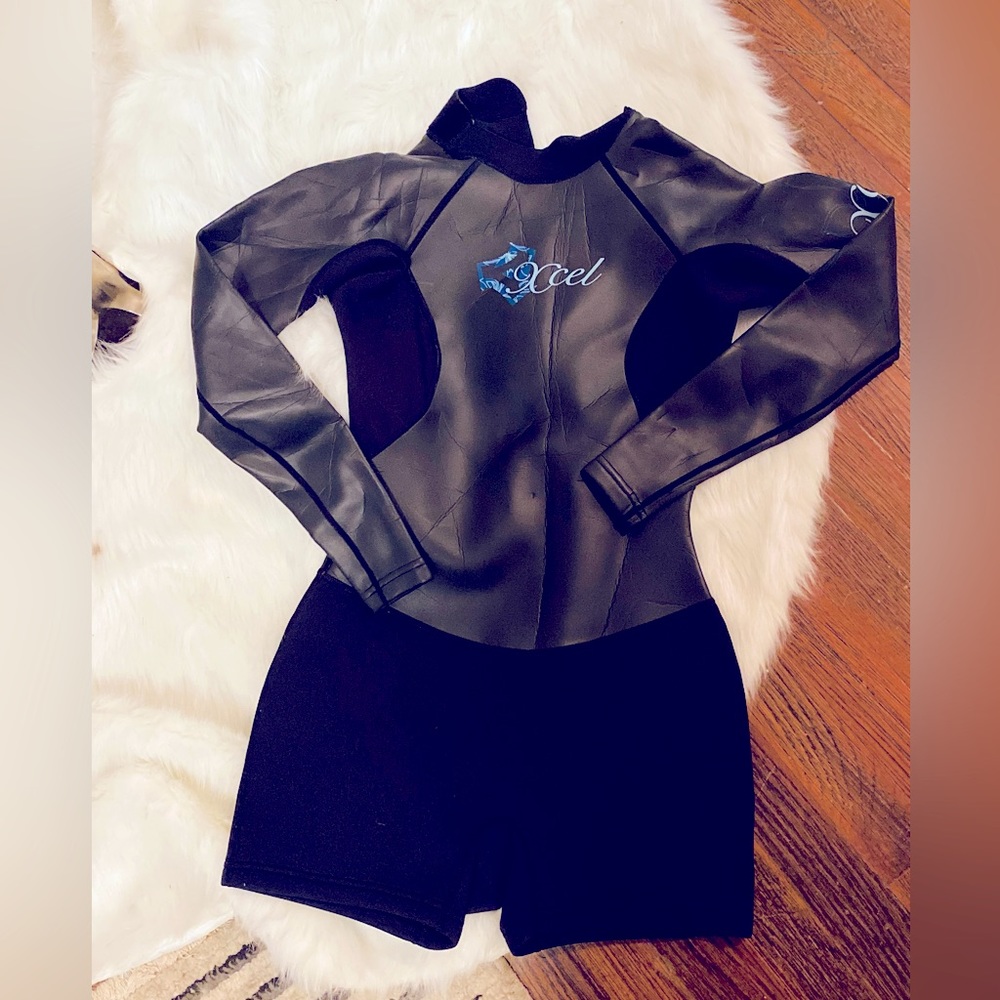 Xcel Hawaii women’s Wetsuit Long Sleeve Short color black Size 6